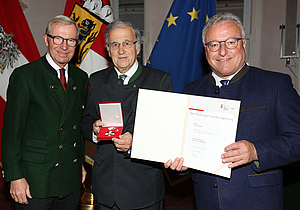 Peter Freina (Museum zum Pulvermacher, Elsbethen) wurde mit dem Verdienstzeichen des Landes ausgezeichnet