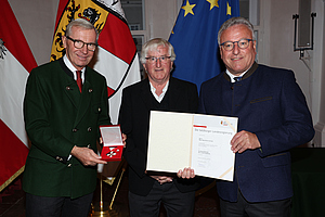 Max Gurtner (Stille Nacht Museum Arnsdorf) wurde mit dem Verdienstzeichen des Landes ausgezeichnet